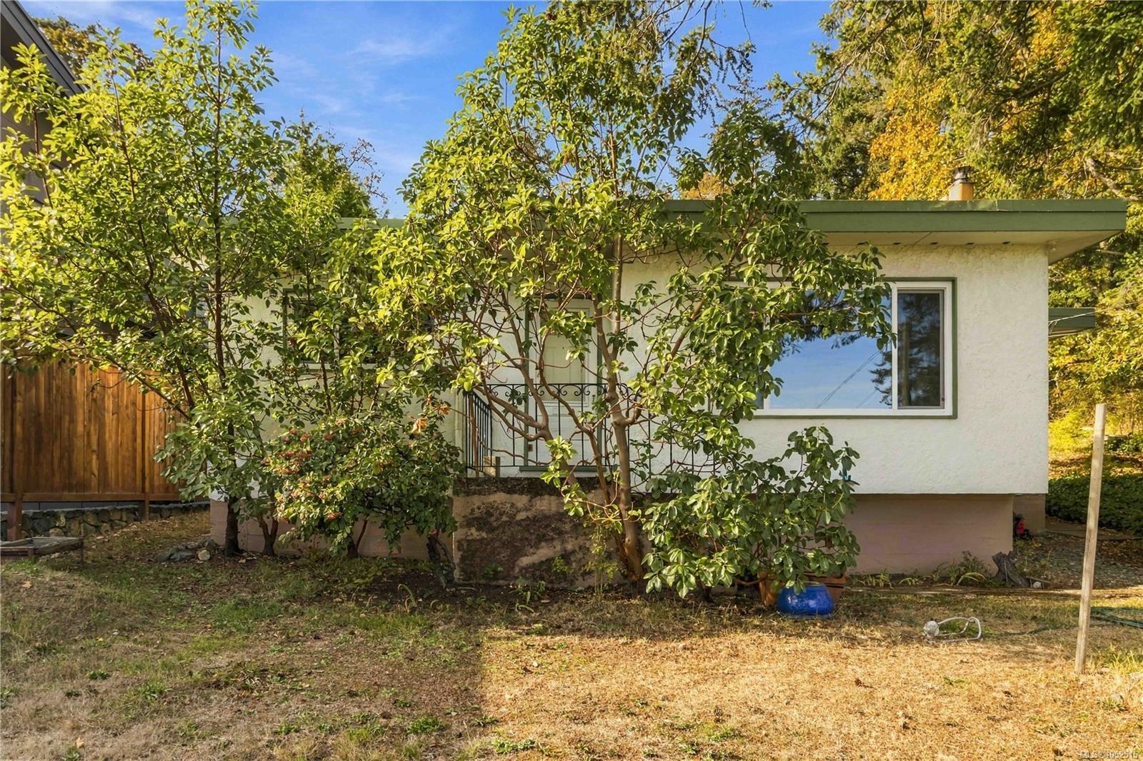 3904 Wilkinson Rd — listing photo 4 of 41