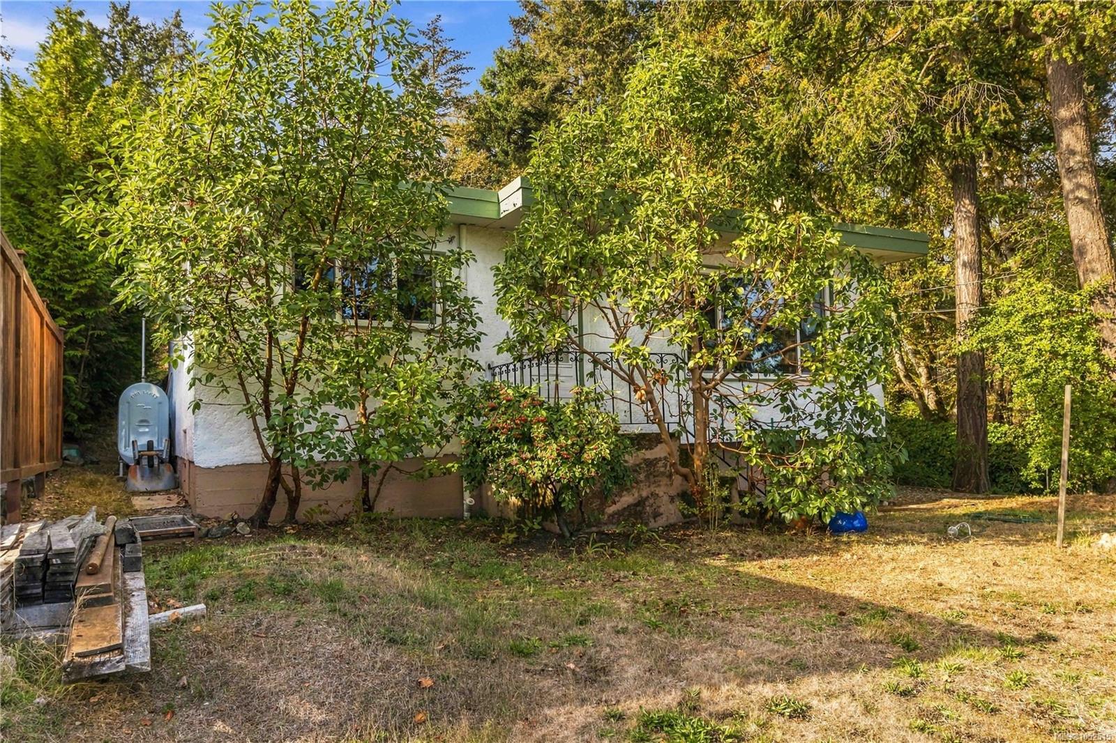 3904 Wilkinson Rd — listing photo 5 of 41