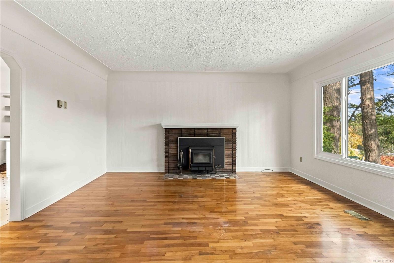 3904 Wilkinson Rd — listing photo 10 of 41