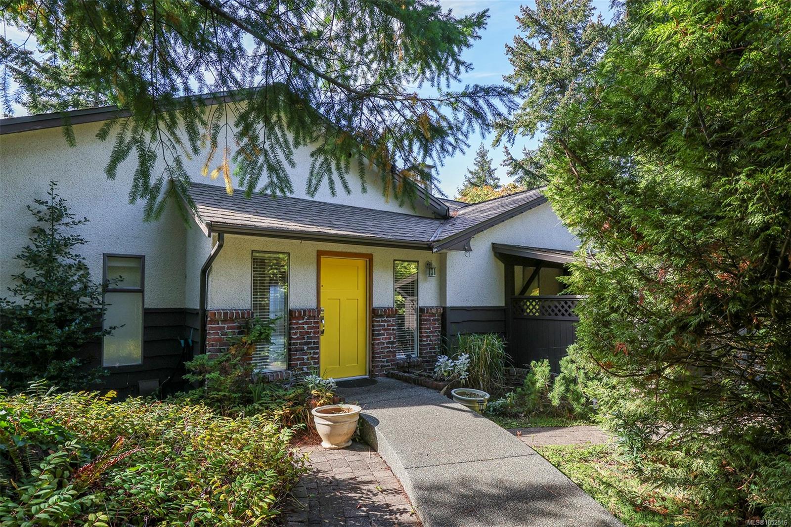 1183 Moore Rd — listing photo 4 of 72