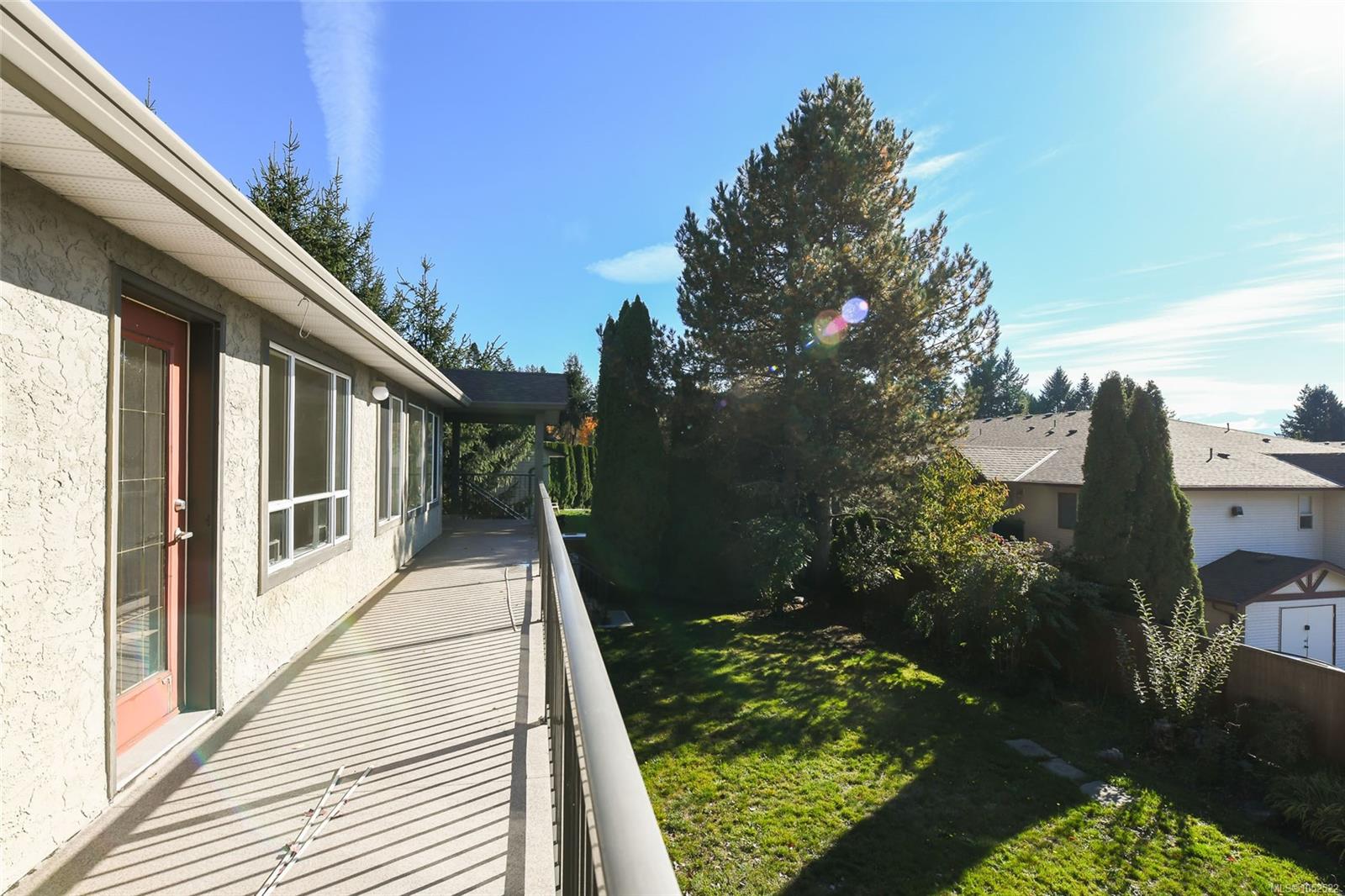 349 Durrand Pl — listing photo 7 of 44
