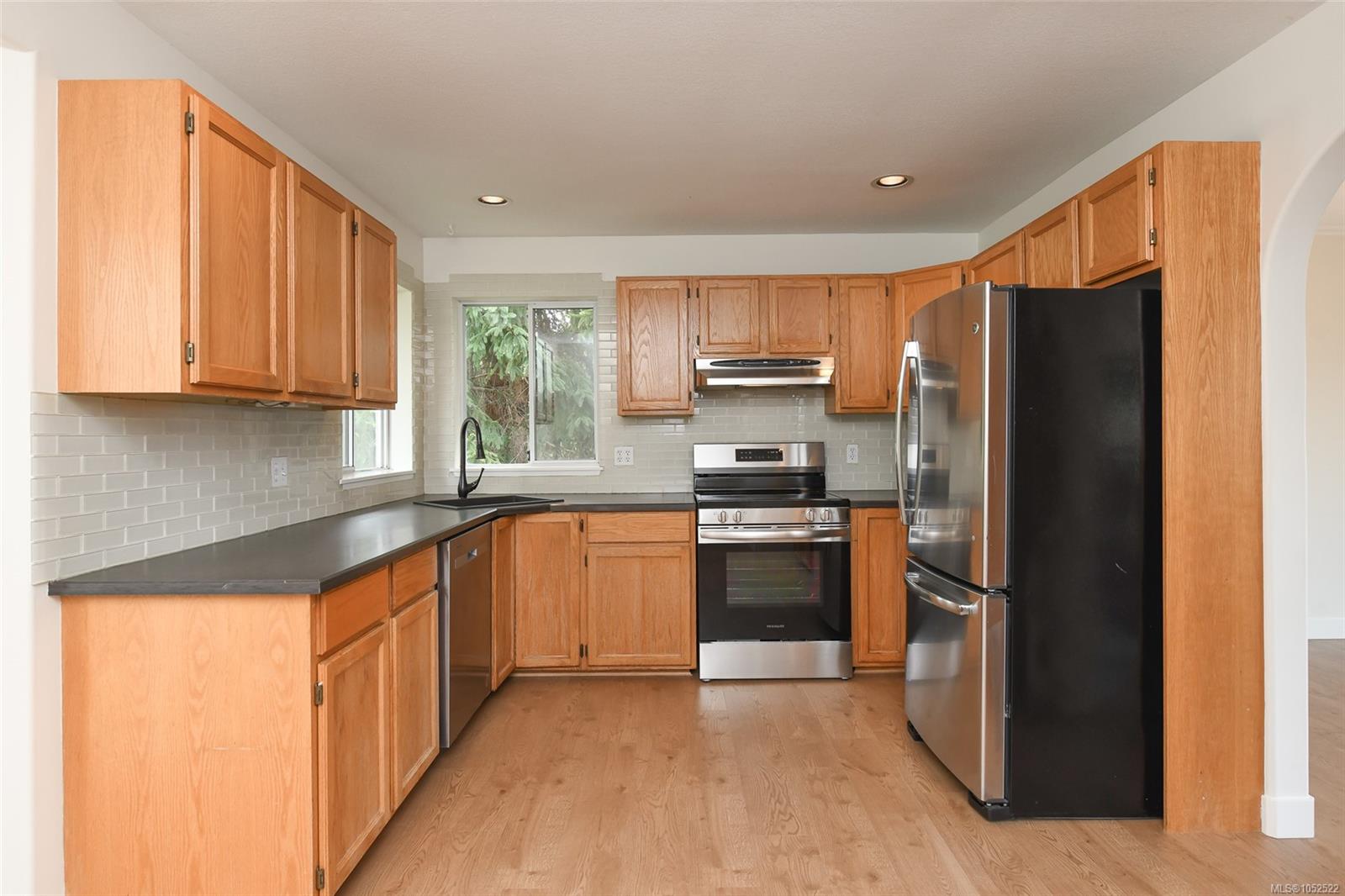 349 Durrand Pl — listing photo 10 of 44