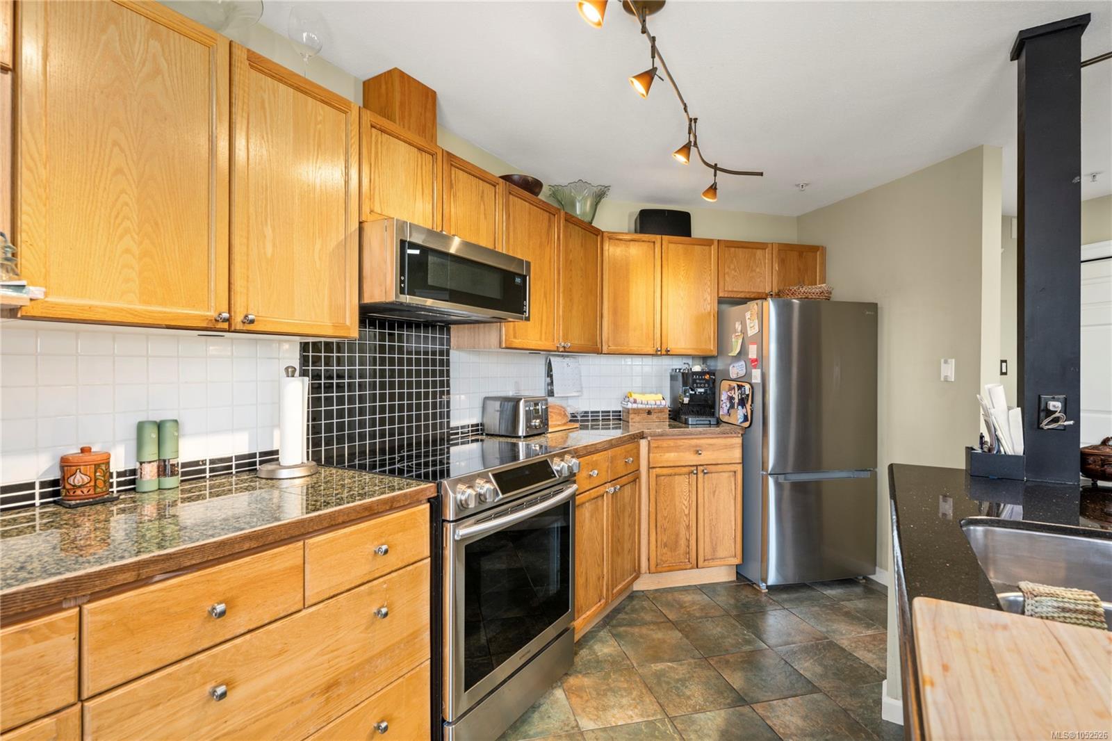 410-4949 Wills Rd — listing photo 9 of 17