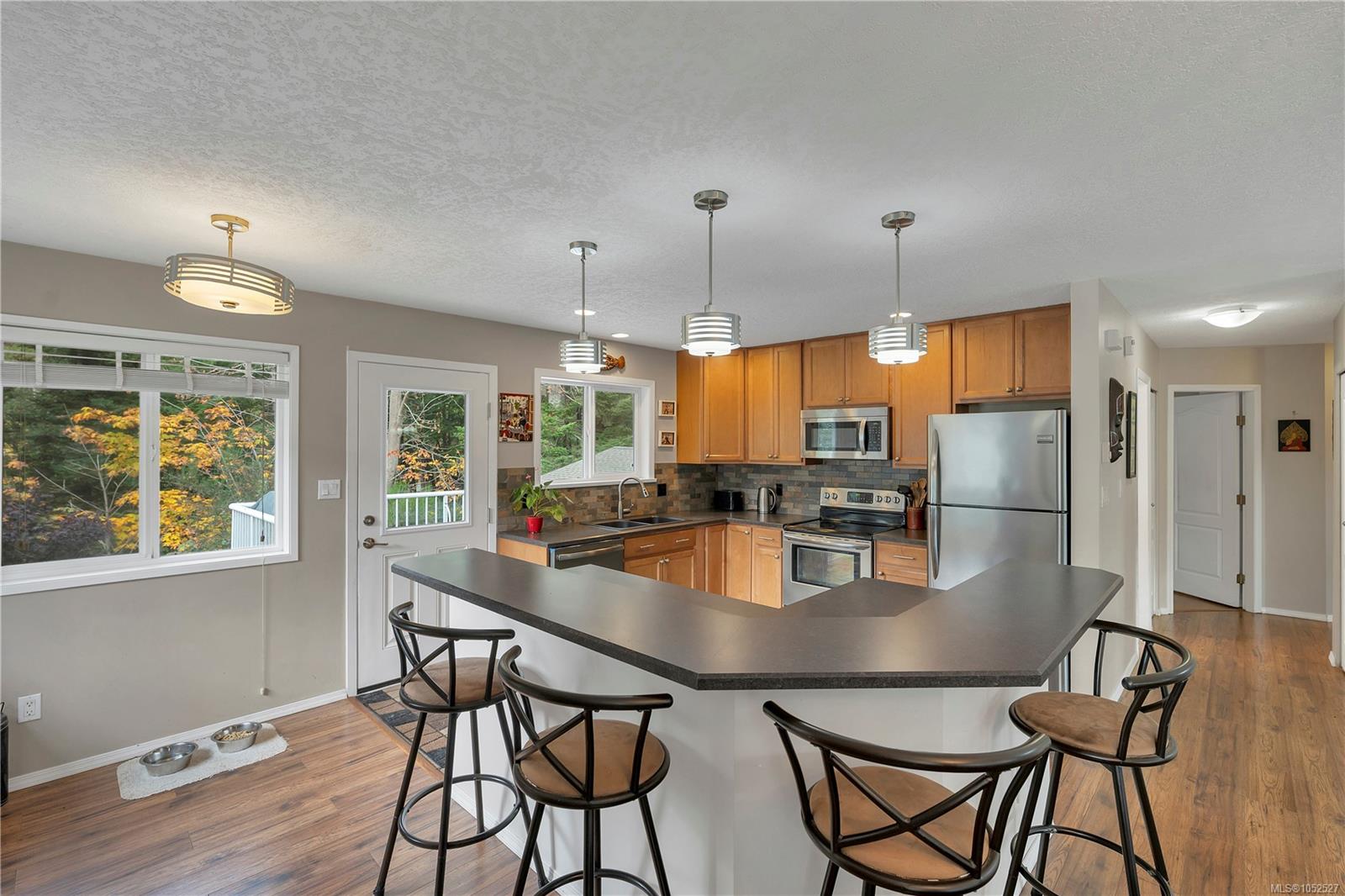 1065 Springbok Rd — listing photo 10 of 55
