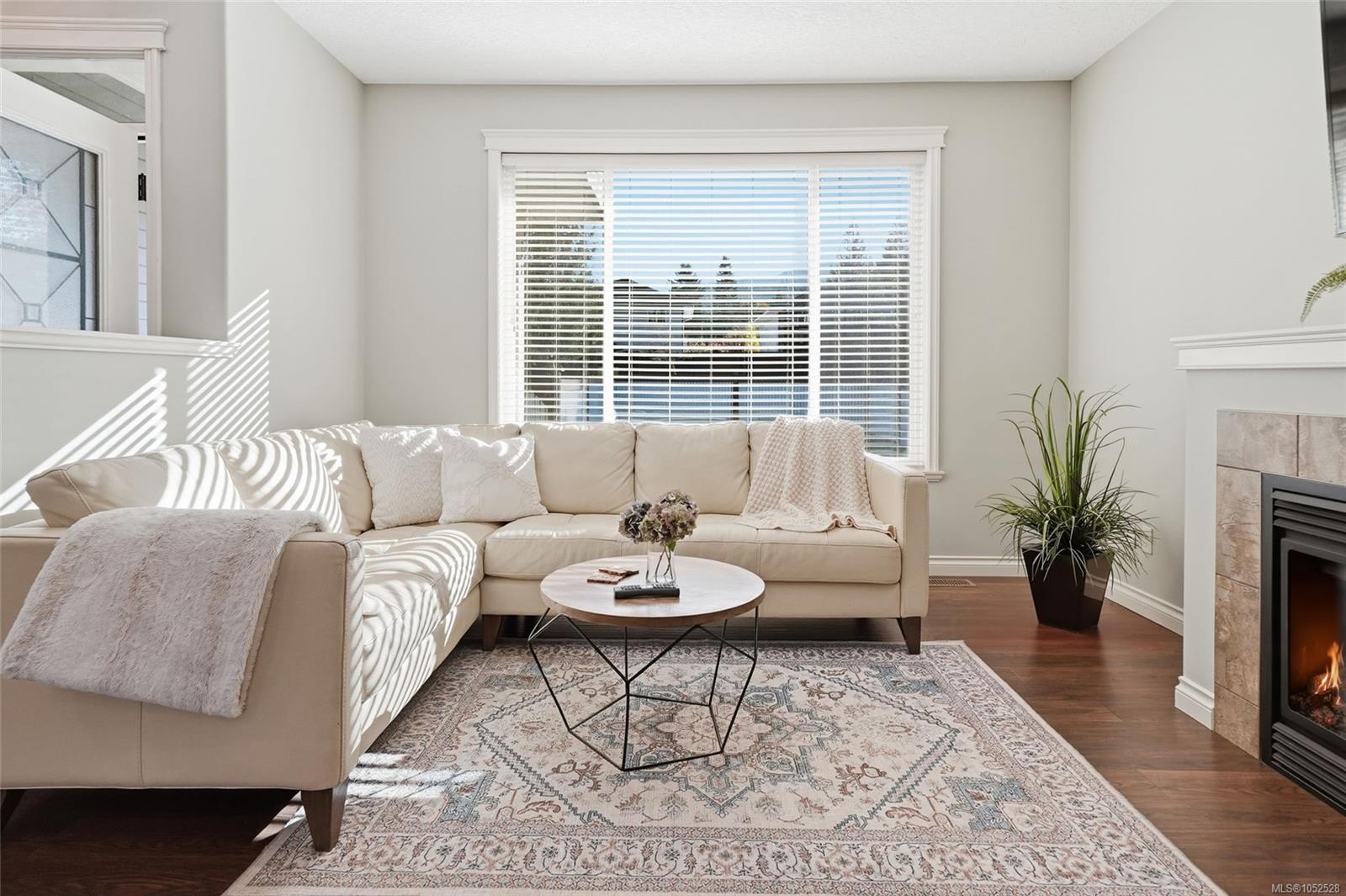 1333 4th Ave — listing photo 3 of 51