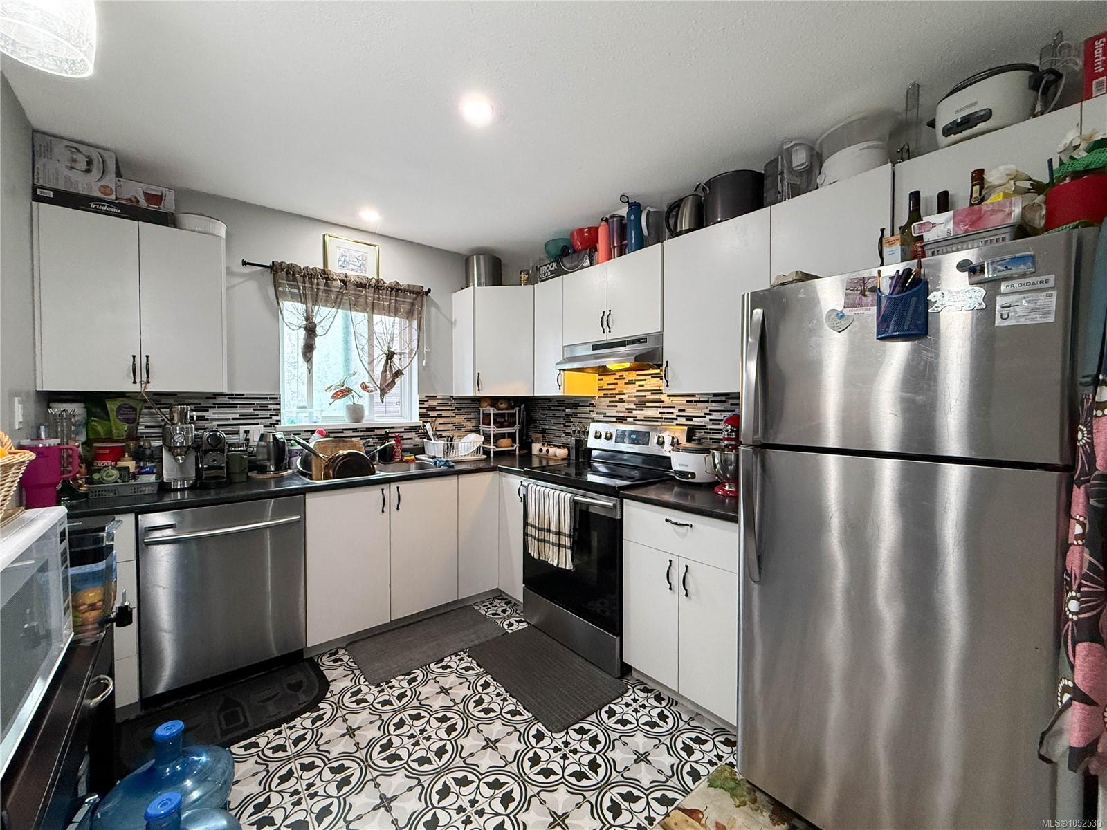 2-704 7th Ave — listing photo 3 of 15