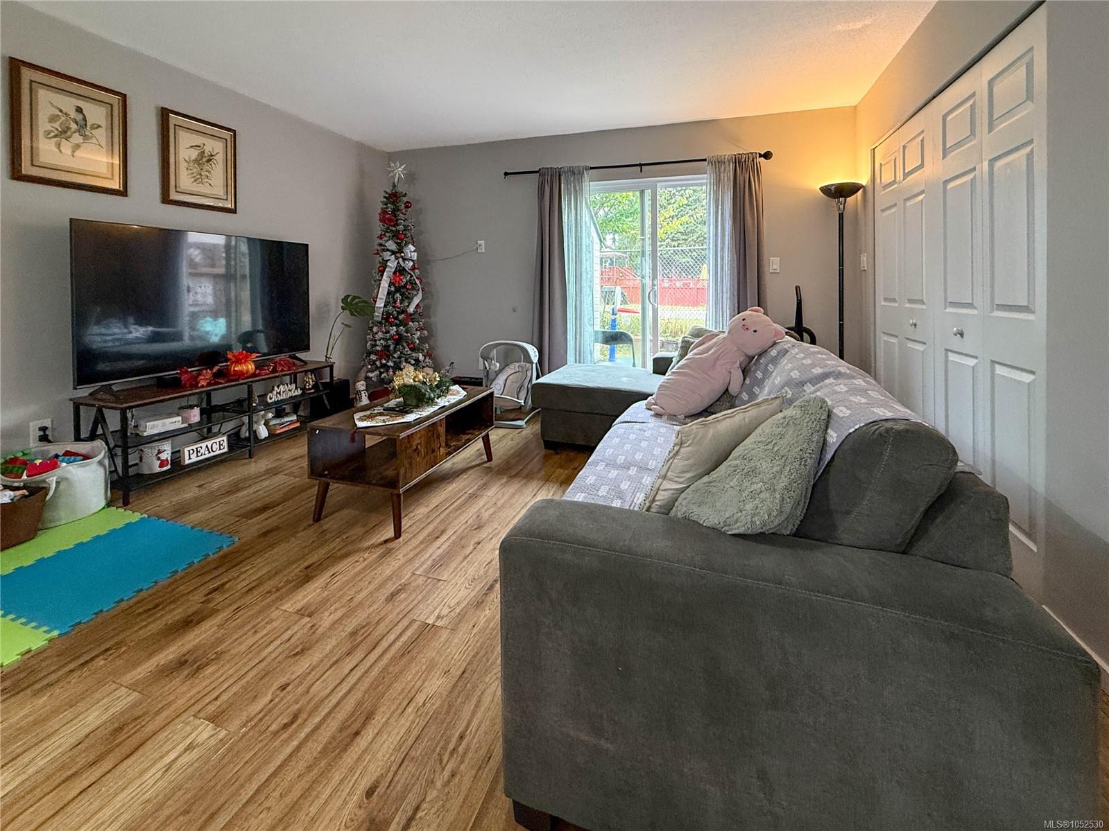 2-704 7th Ave — listing photo 4 of 15