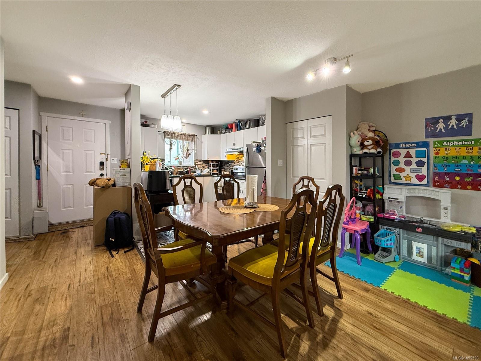 2-704 7th Ave — listing photo 5 of 15