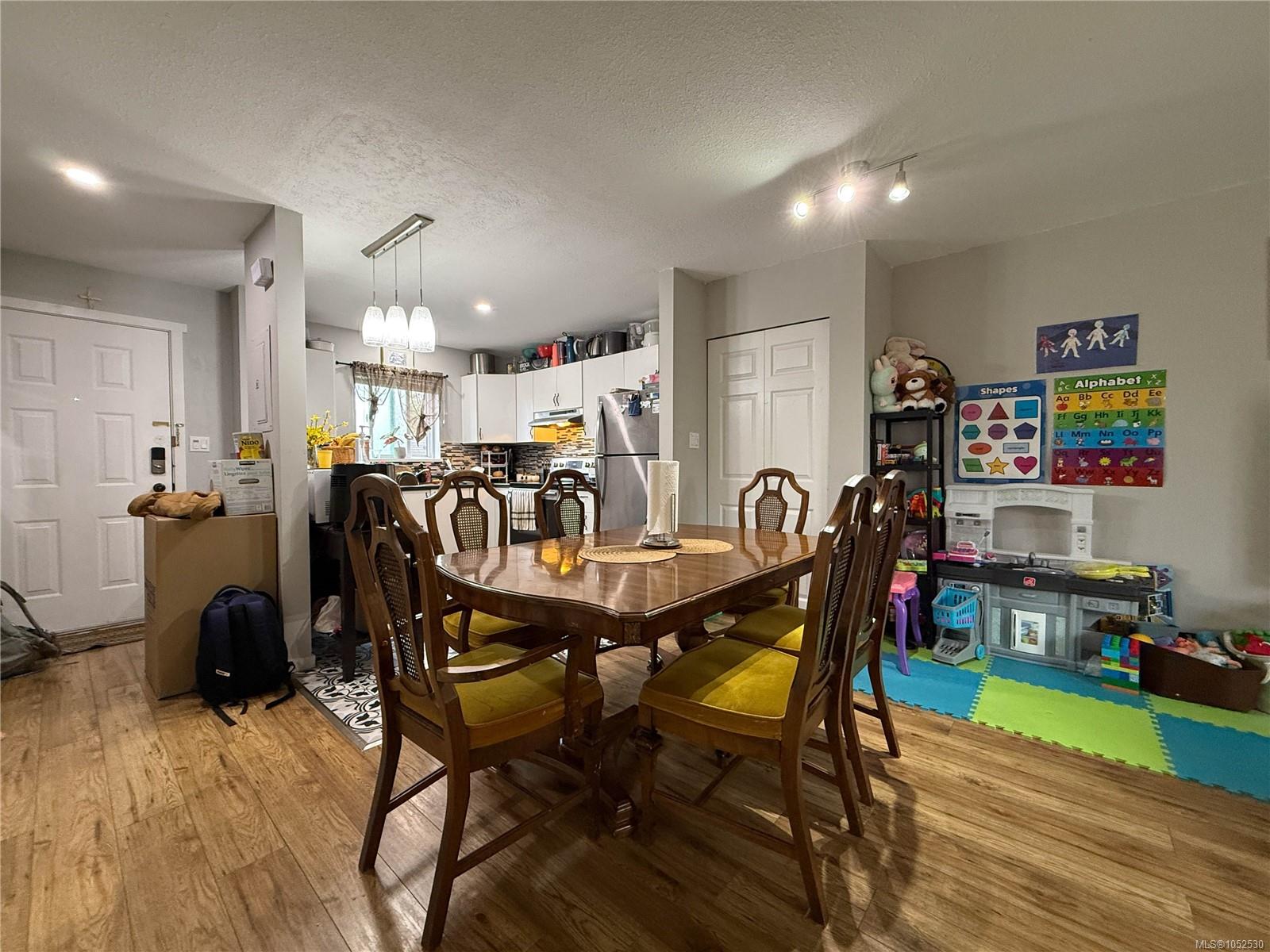 2-704 7th Ave — listing photo 6 of 15
