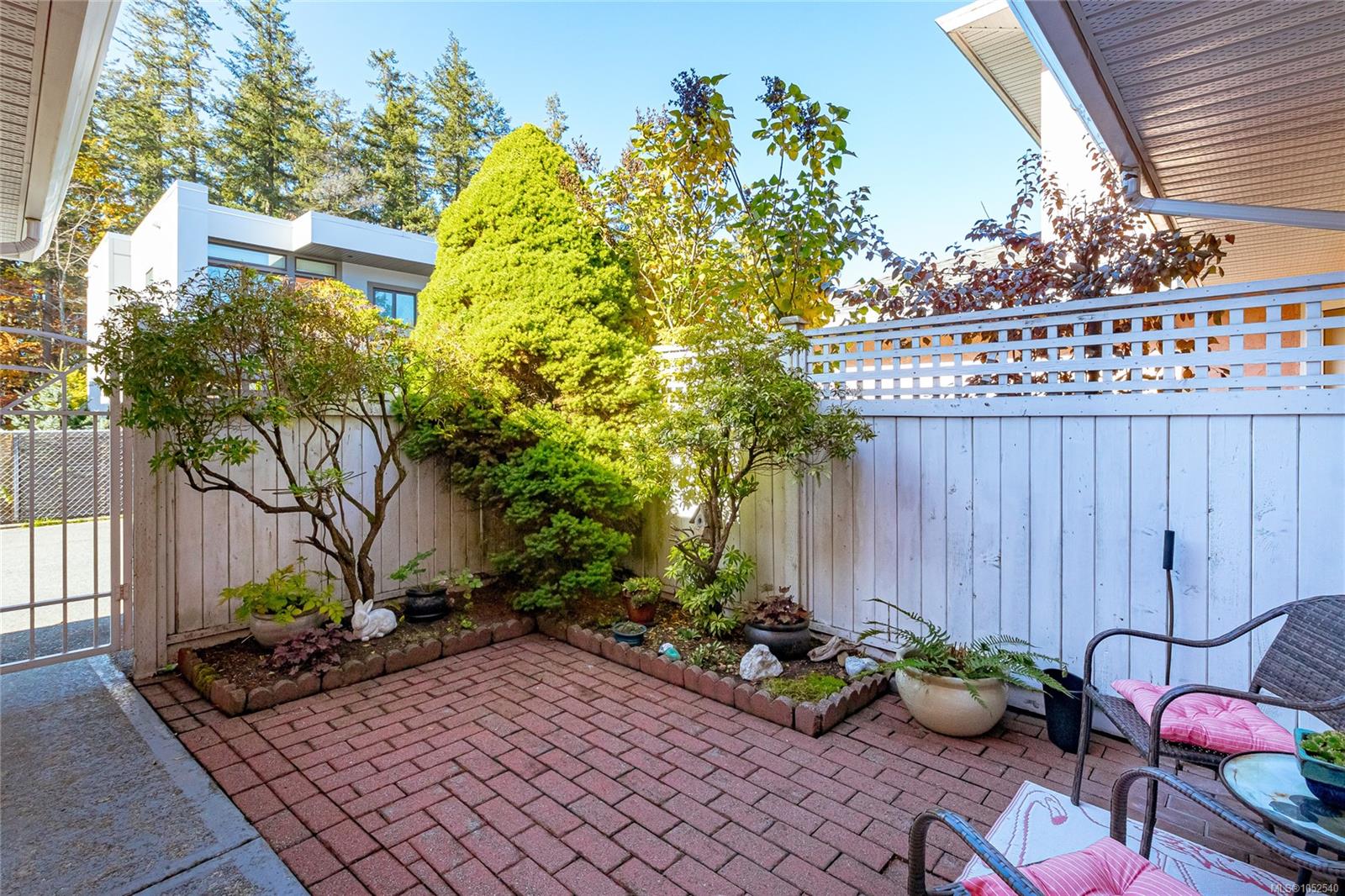 2-3570 Norwell Dr — listing photo 3 of 54