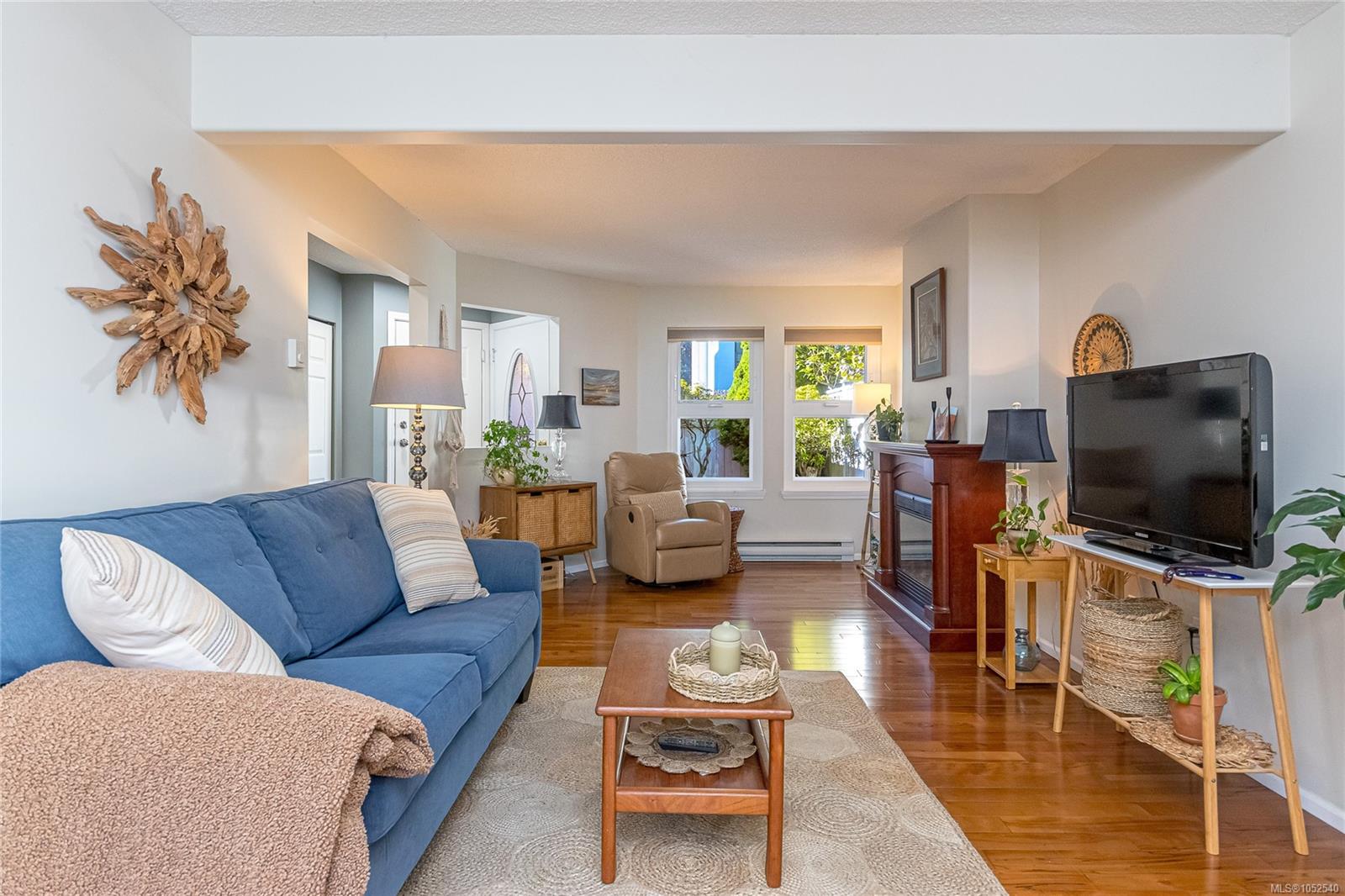 2-3570 Norwell Dr — listing photo 4 of 54