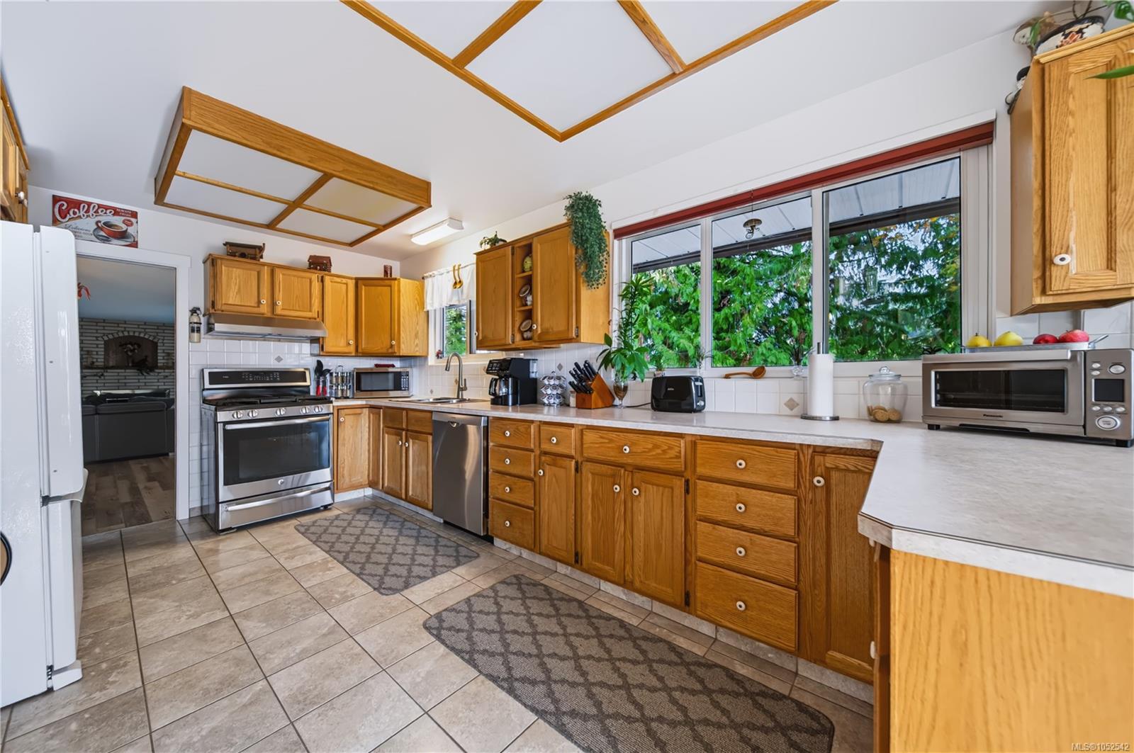 1927 Richardson Rd — listing photo 7 of 49
