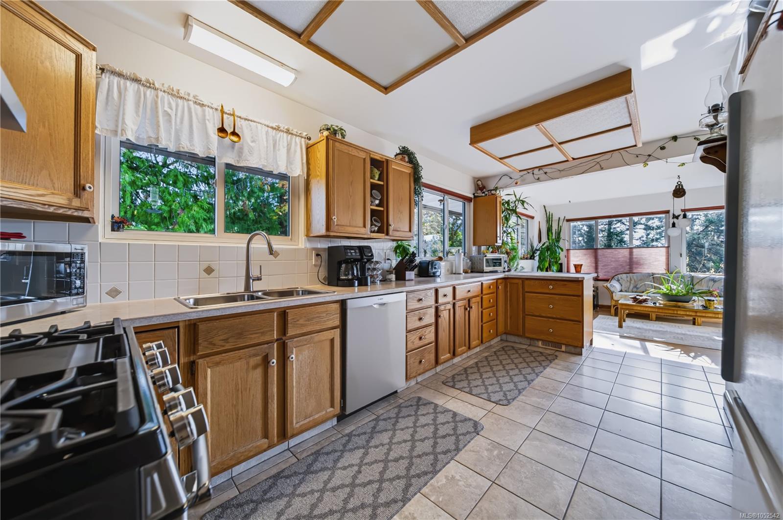 1927 Richardson Rd — listing photo 8 of 49