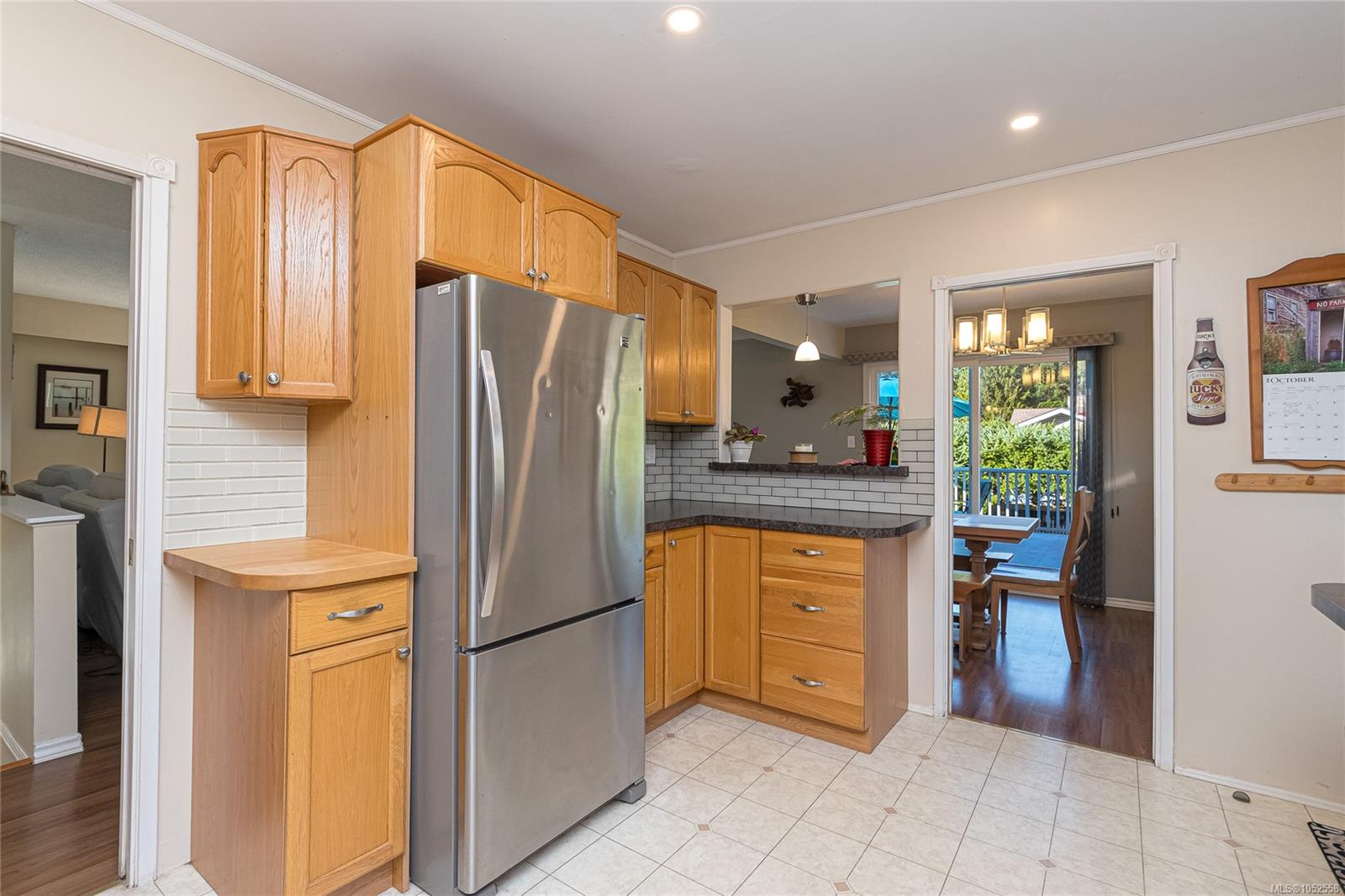 1650 Yeo St — listing photo 13 of 53