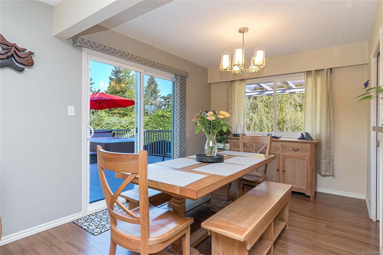 1650 Yeo St — listing photo 5 of 53