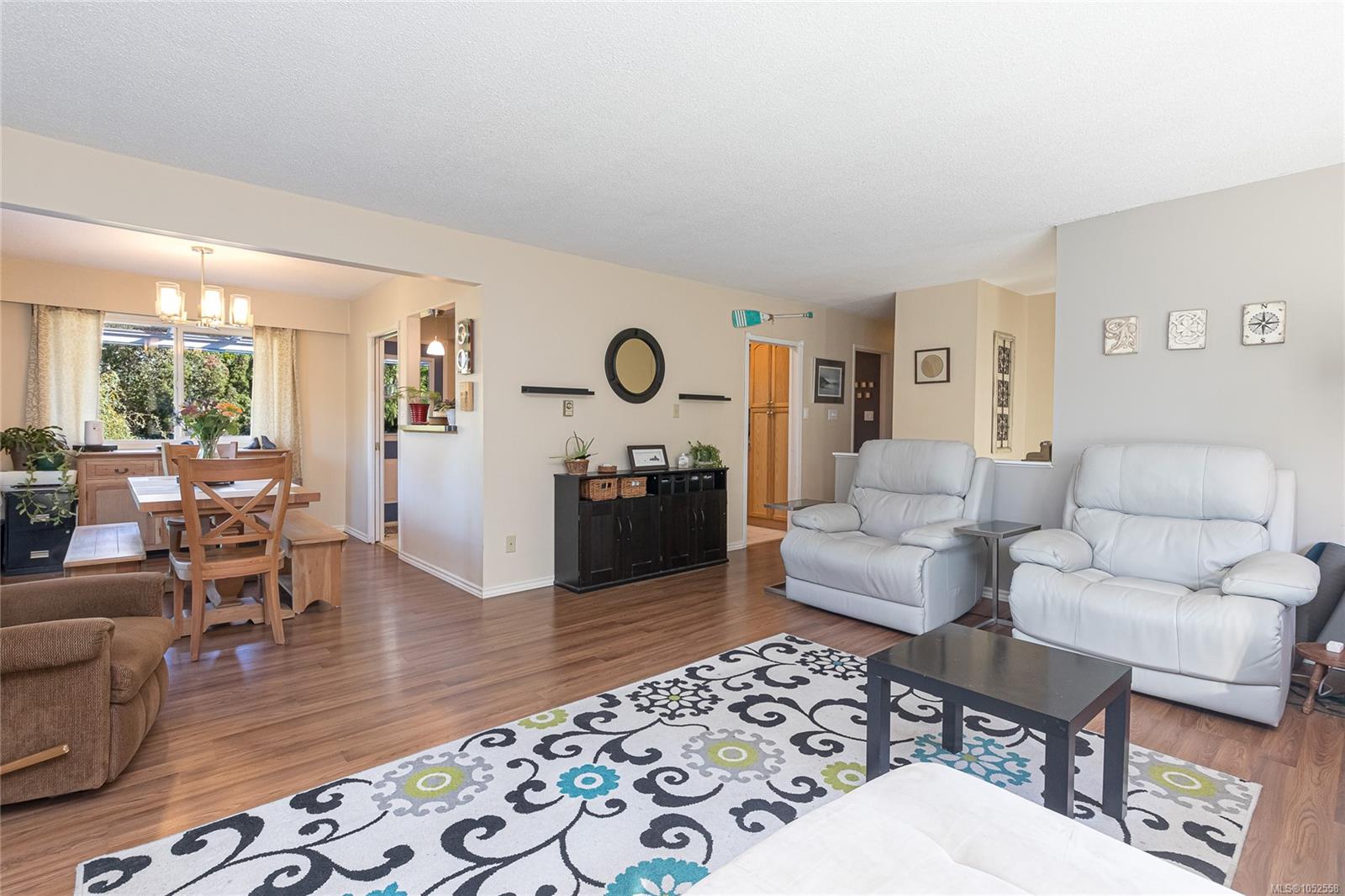 1650 Yeo St — listing photo 6 of 53