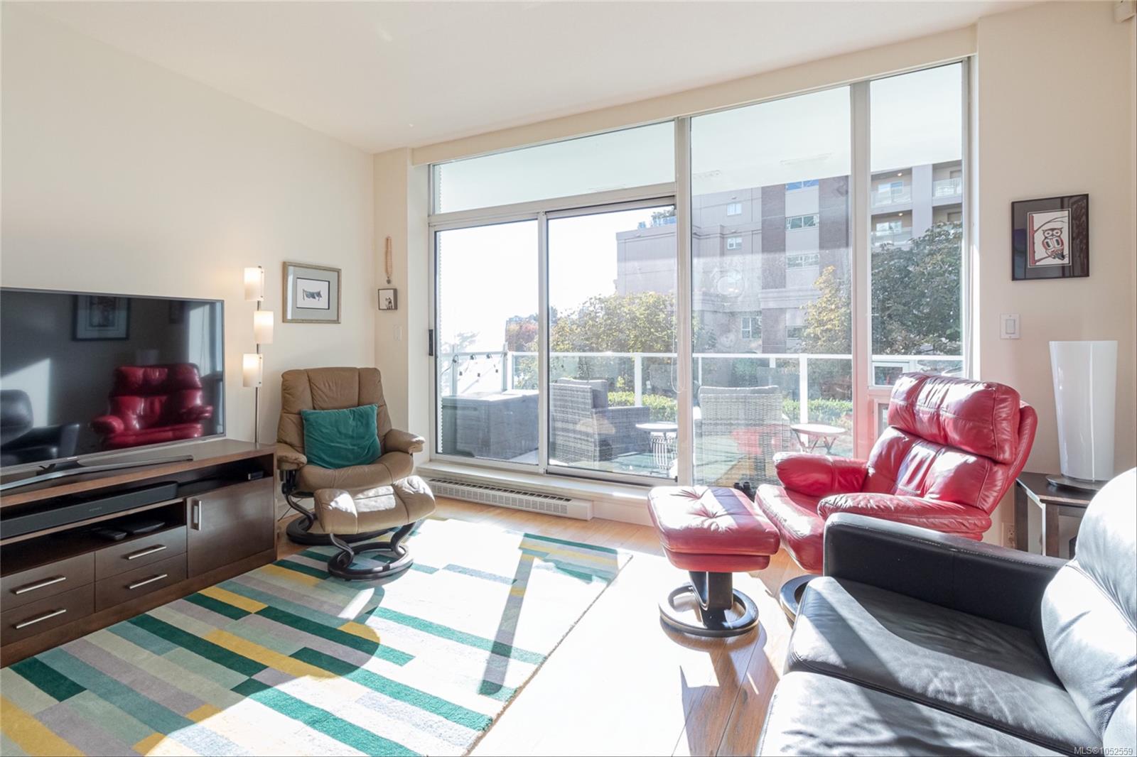 104-68 Songhees Rd — listing photo 9 of 49