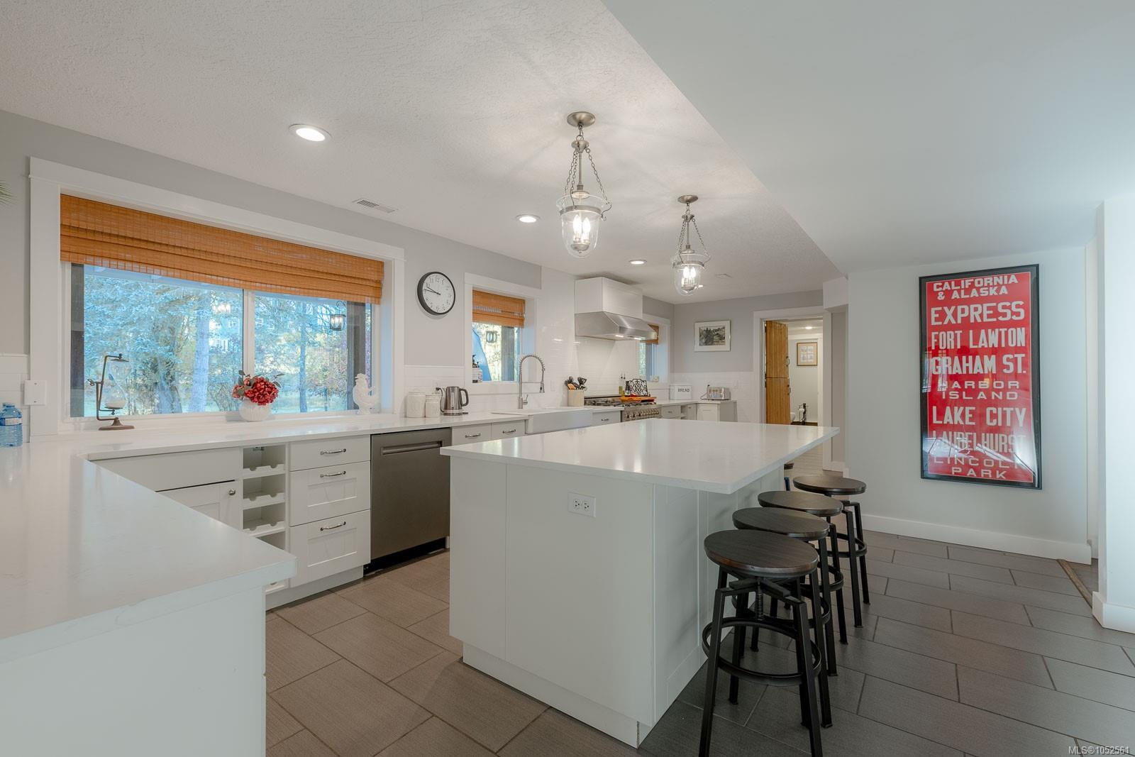 1035 Briarwood Cres — listing photo 11 of 72