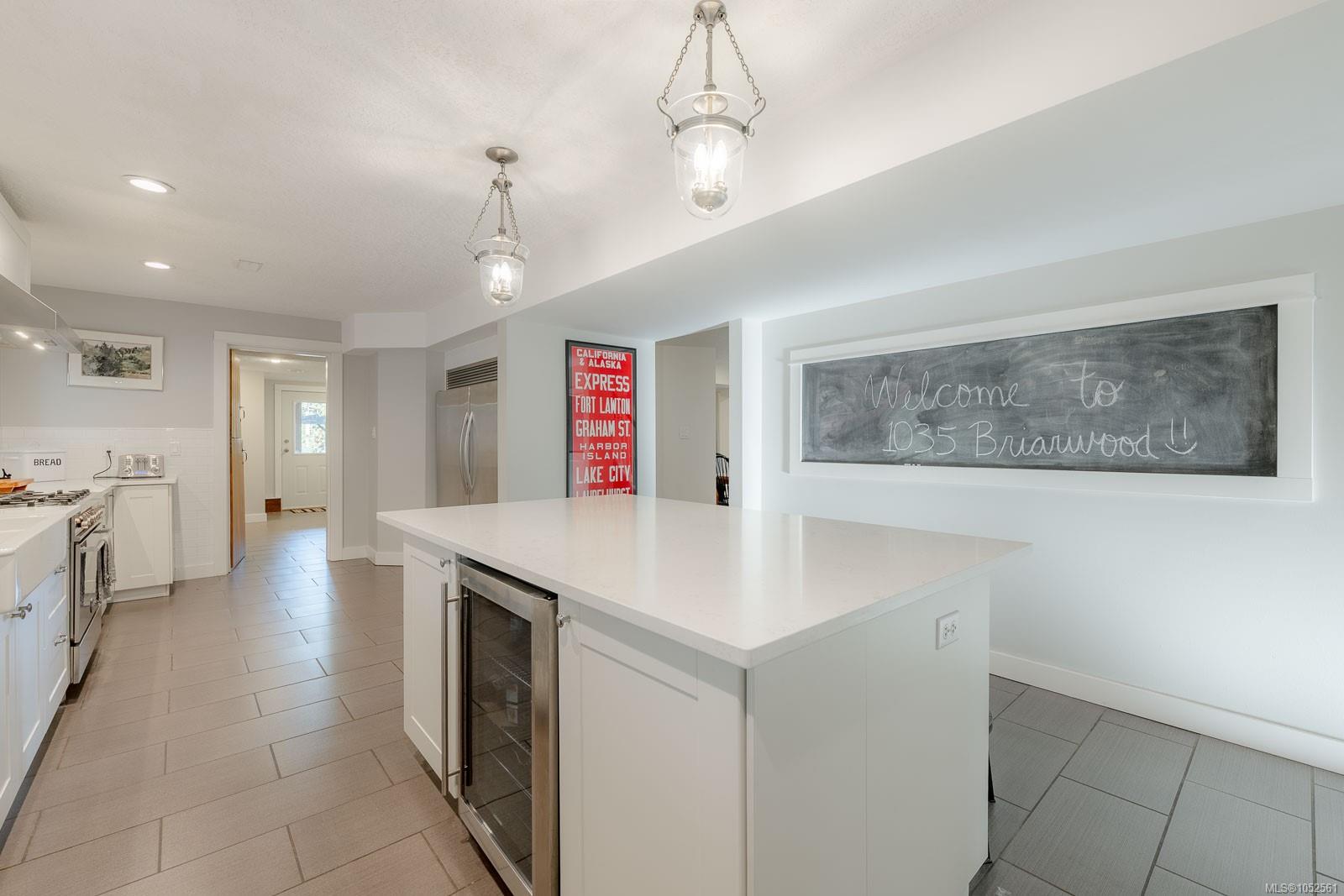 1035 Briarwood Cres — listing photo 12 of 72