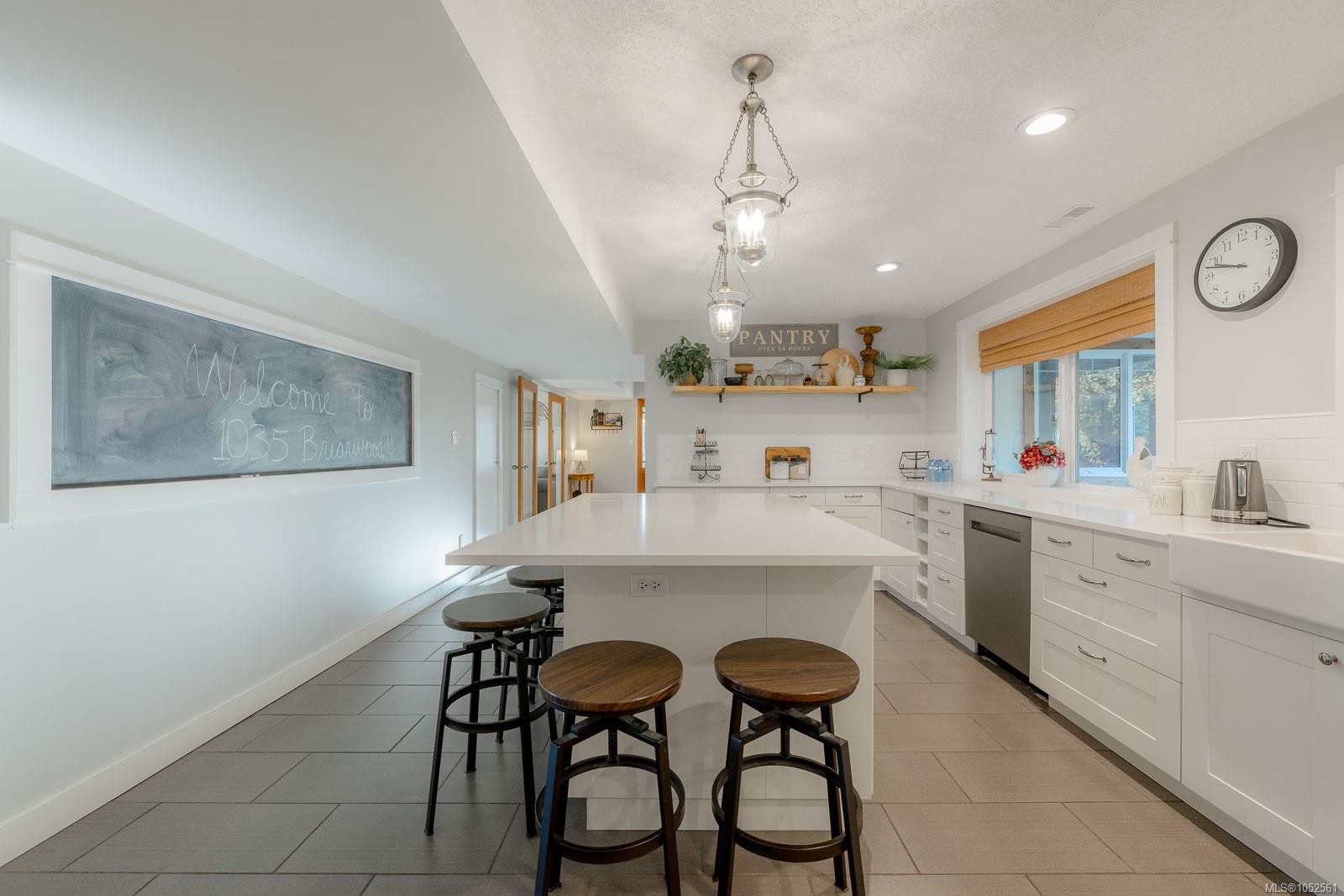 1035 Briarwood Cres — listing photo 14 of 72