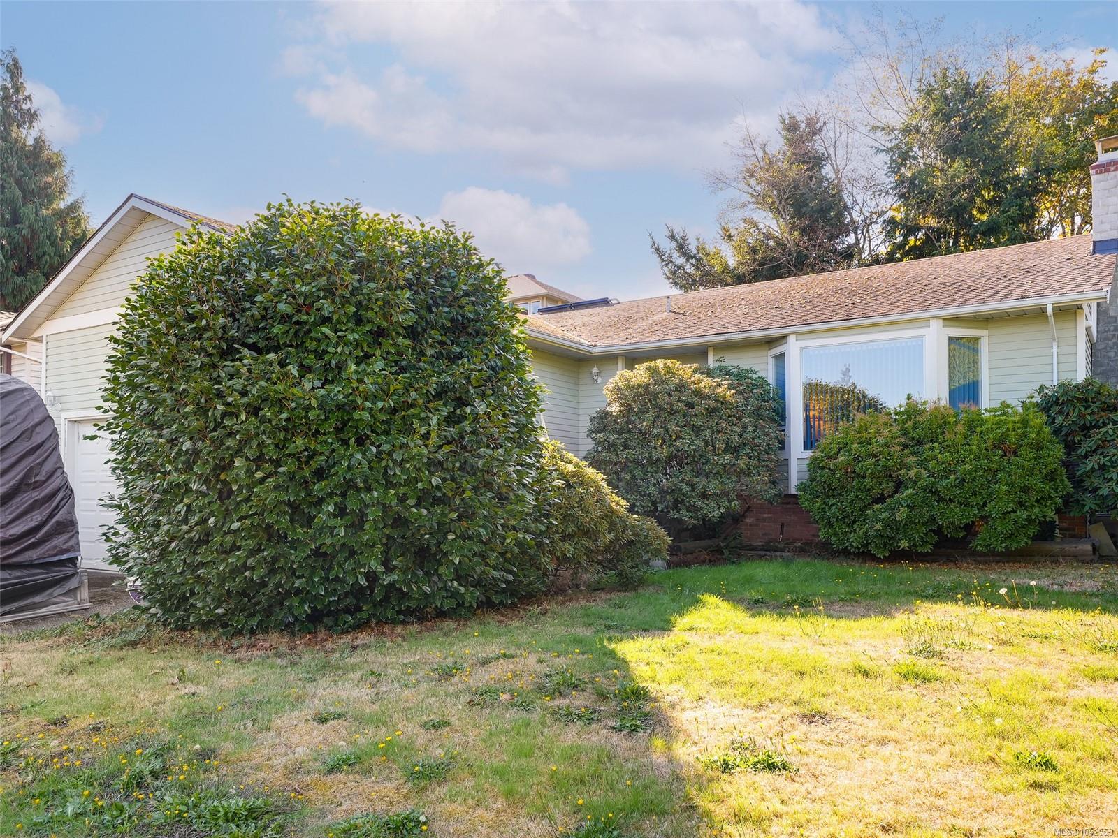 595 Delora Dr, Colwood