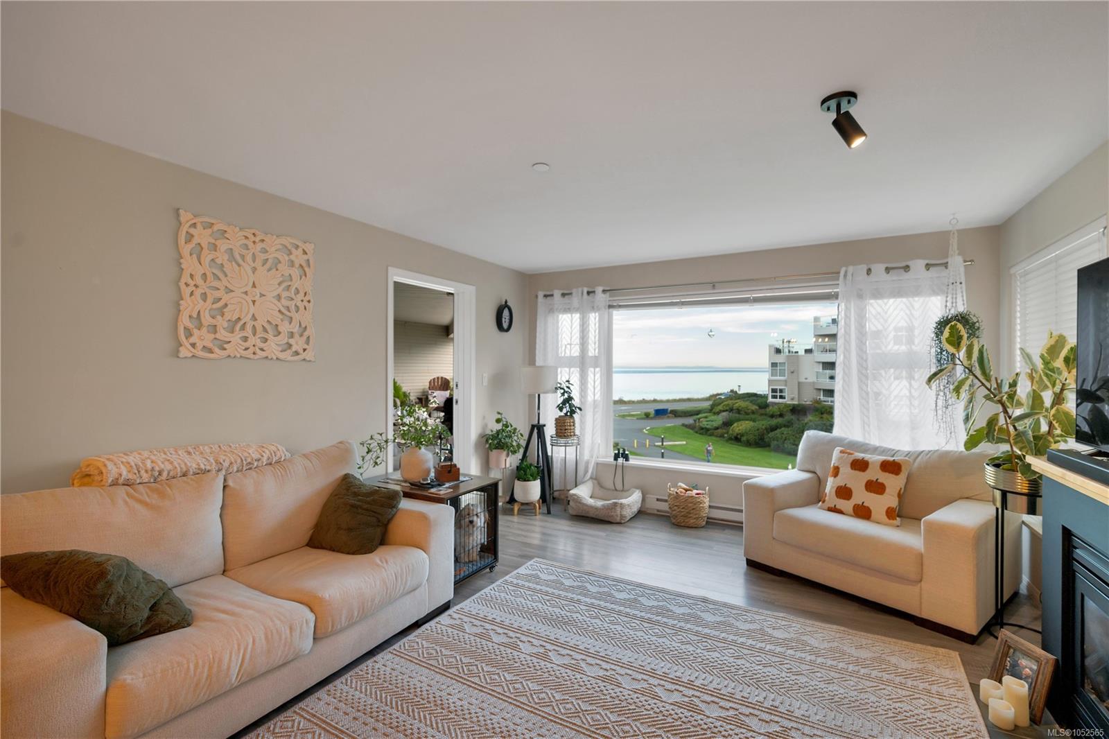 217-350 Island Hwy — listing photo 3 of 32