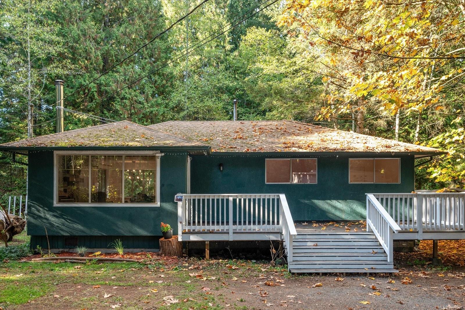 705 Carr Blvd — listing photo 2 of 36