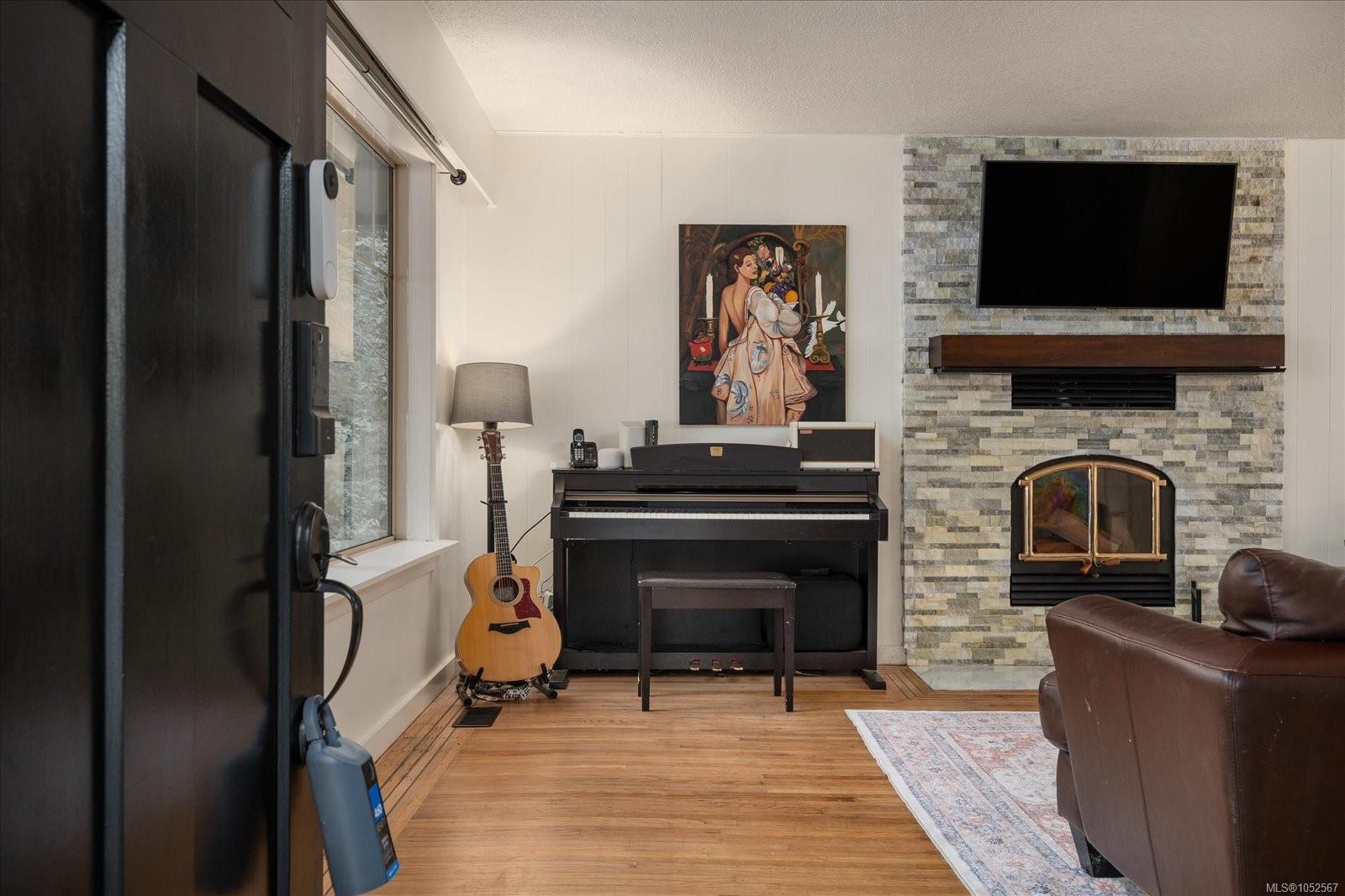 705 Carr Blvd — listing photo 4 of 36