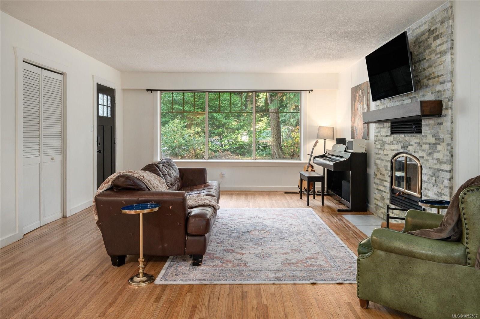 705 Carr Blvd — listing photo 7 of 36