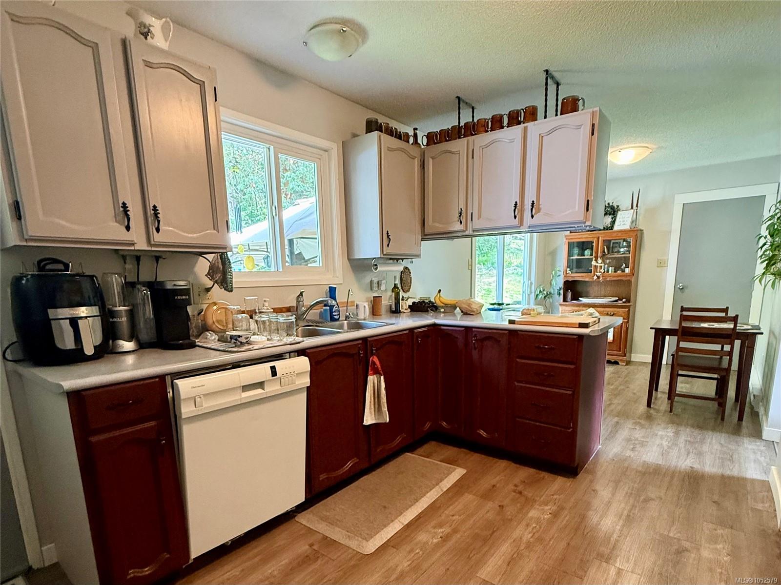 1673 Northwest Bay Rd — listing photo 5 of 10