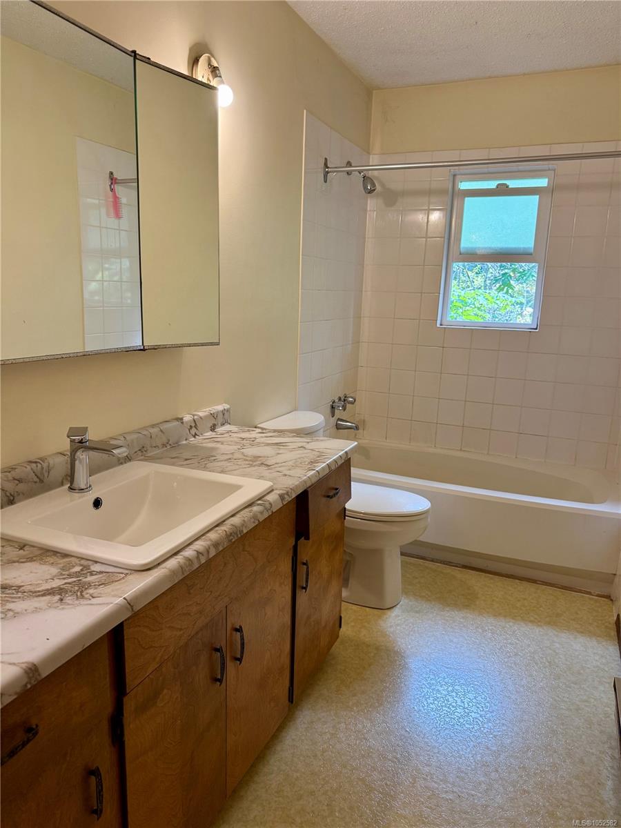 4081 Carey Pl — listing photo 7 of 10