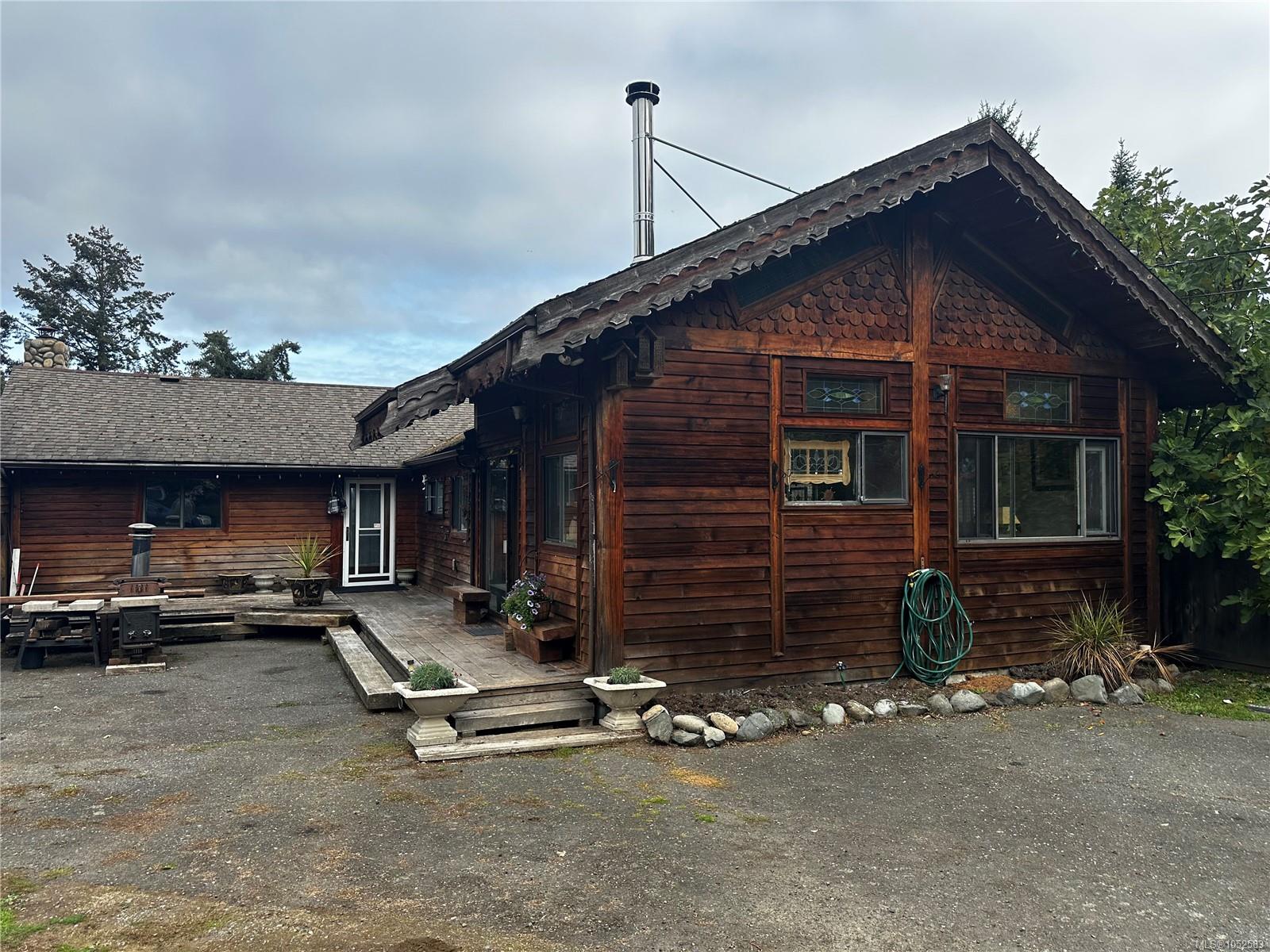 3875 Rumble Rd — listing photo 3 of 24