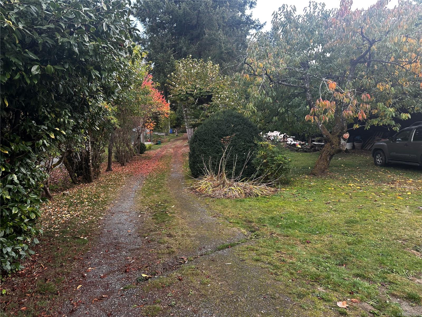 3875 Rumble Rd — listing photo 4 of 24
