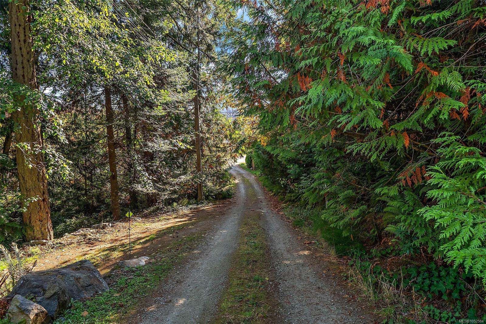 1910 Swartz Bay Rd — listing photo 6 of 41