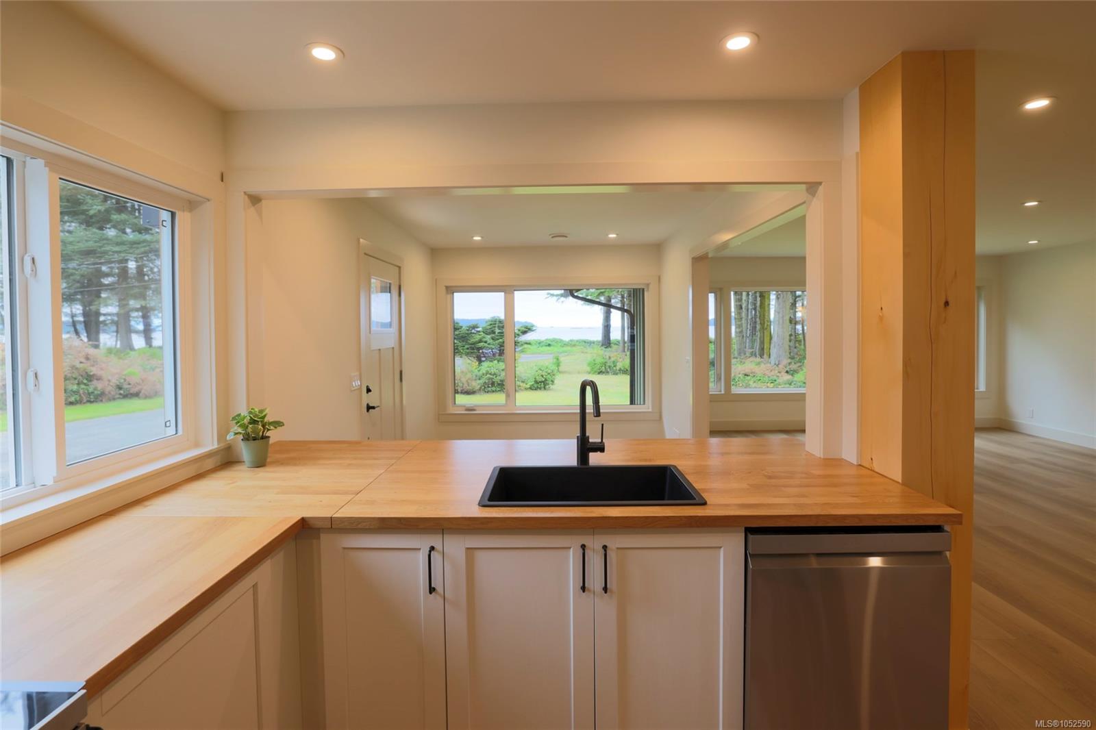 6200 Storey's Beach Rd — listing photo 12 of 41