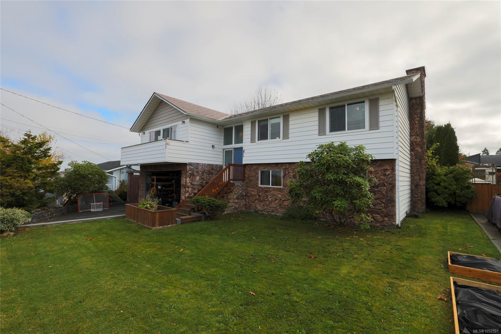 363 Englewood Dr — listing photo 3 of 41