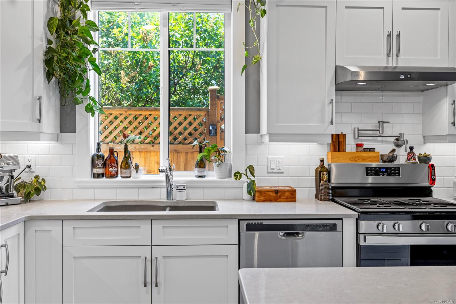476 Machleary St — listing photo 6 of 44