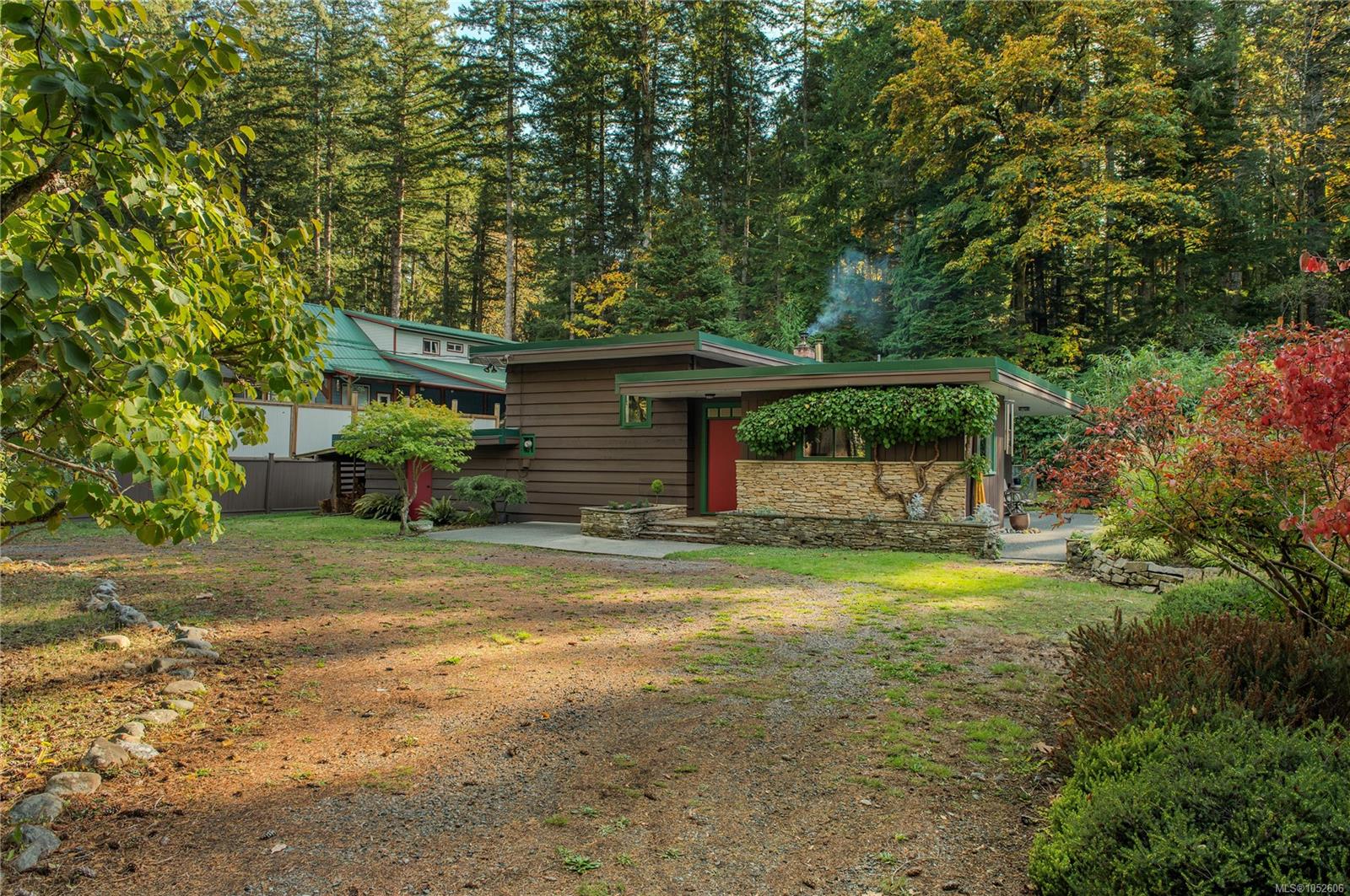 2691 Campbell River Rd — listing photo 3 of 65