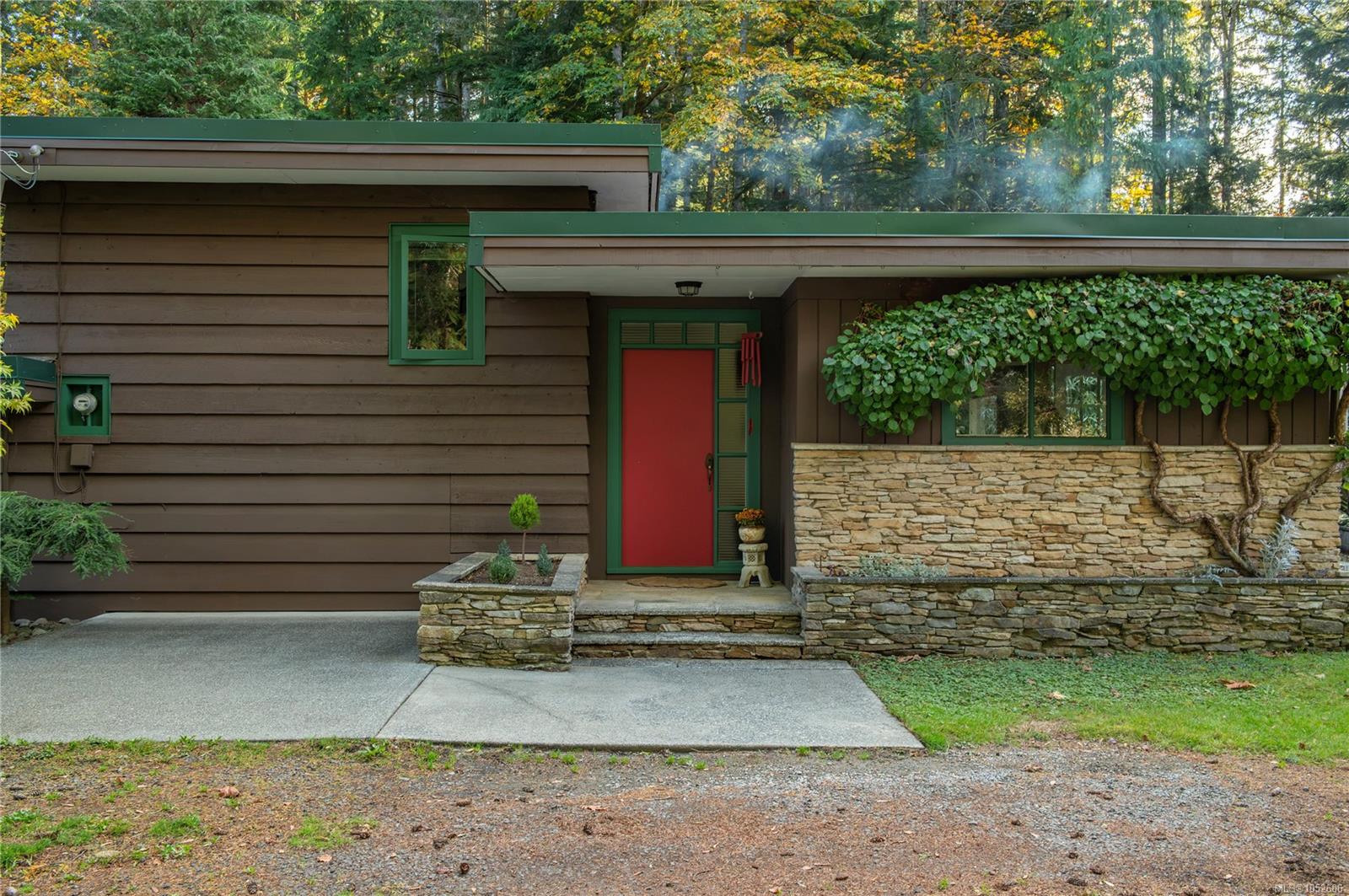 2691 Campbell River Rd — listing photo 5 of 65