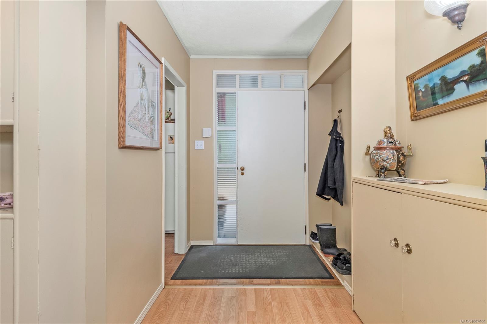 2691 Campbell River Rd — listing photo 6 of 65