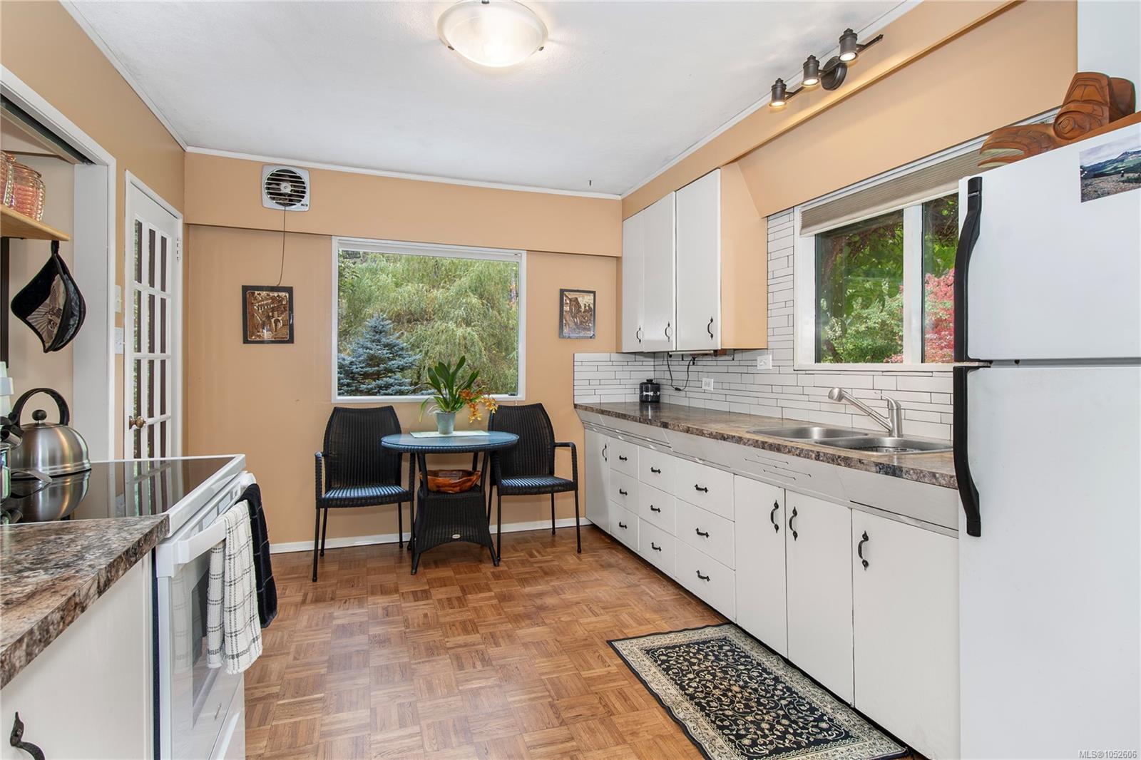 2691 Campbell River Rd — listing photo 8 of 65