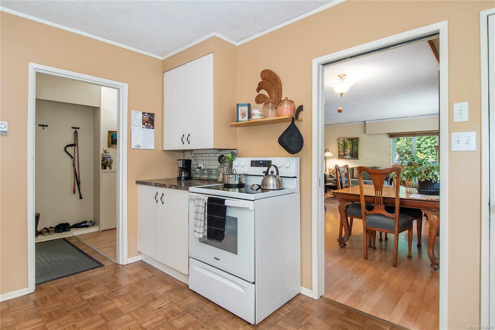 2691 Campbell River Rd — listing photo 9 of 65