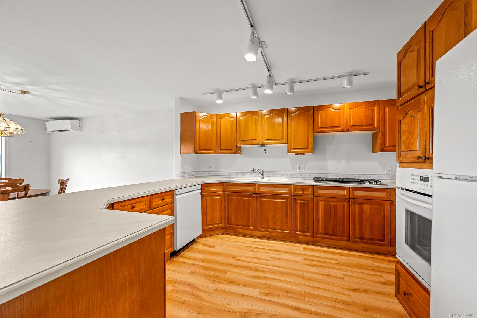 104-2970 Cliffe Ave — listing photo 14 of 82