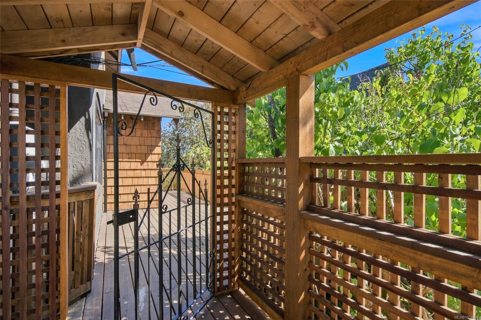 135 Townsite Rd — listing photo 11 of 57