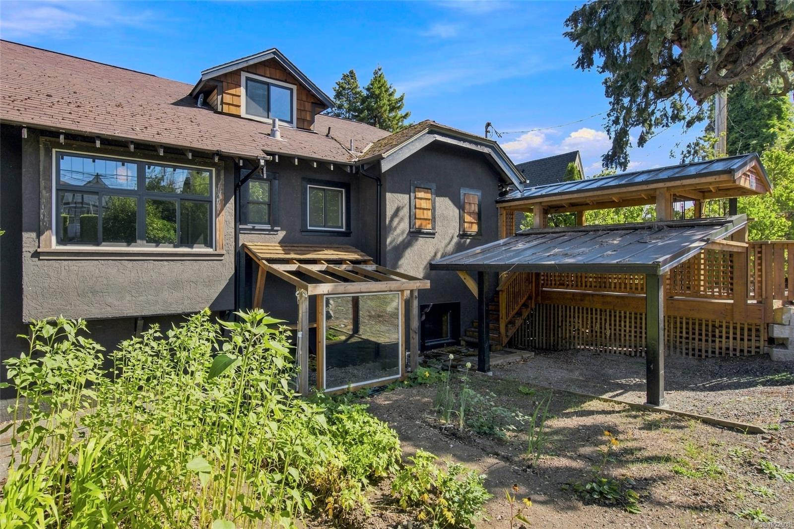 135 Townsite Rd — listing photo 8 of 57