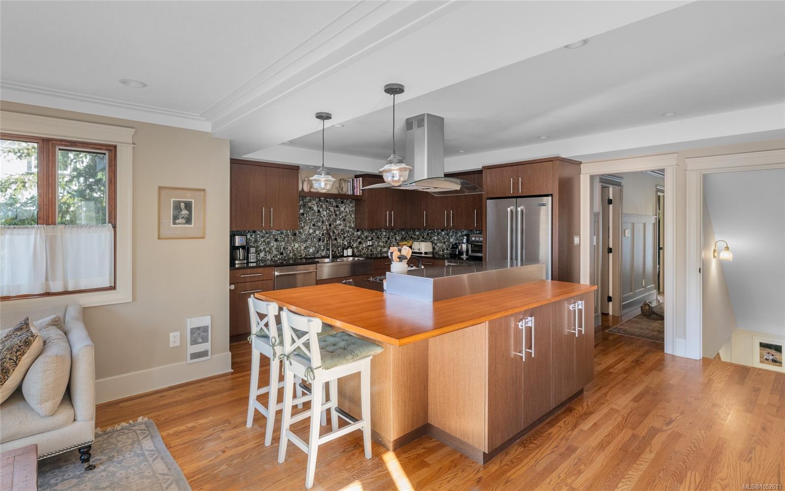 964 Newport Ave — listing photo 12 of 47