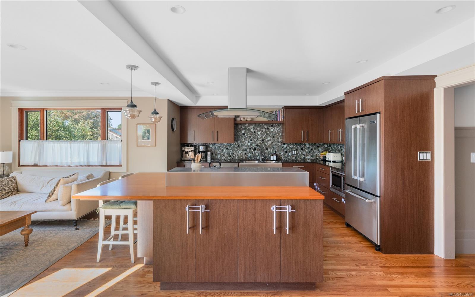 964 Newport Ave — listing photo 13 of 47