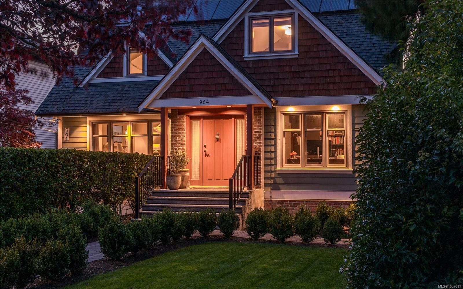 964 Newport Ave — listing photo 4 of 47