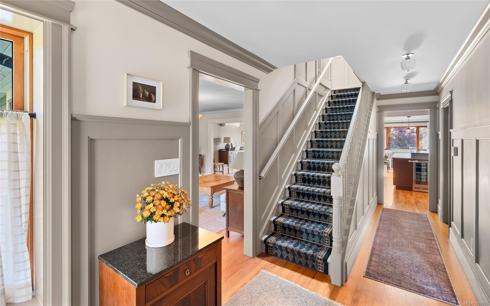 964 Newport Ave — listing photo 6 of 47