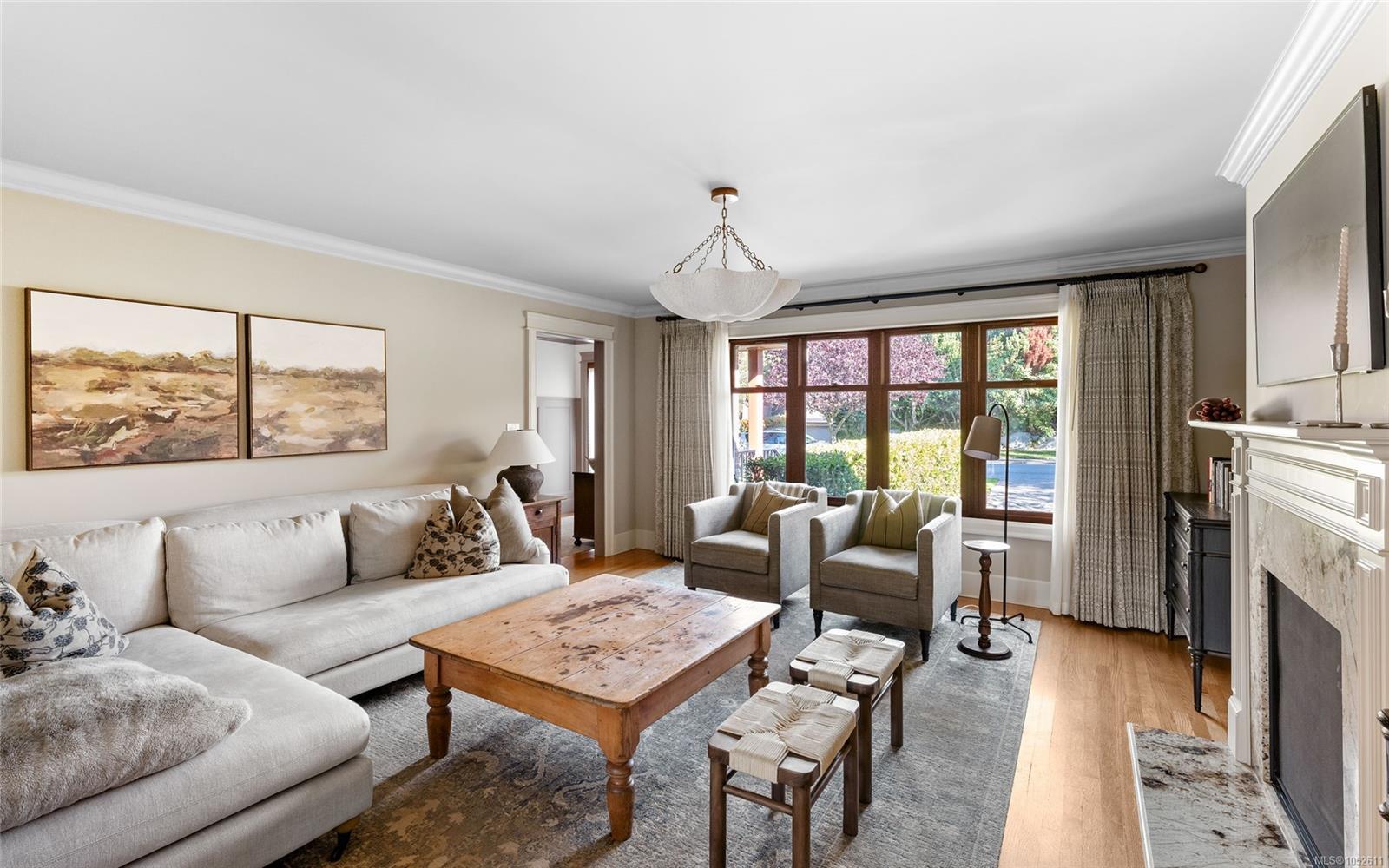 964 Newport Ave — listing photo 9 of 47